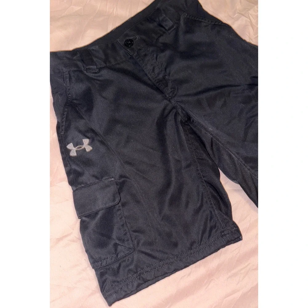Under Armour Boys Black Athletic Cargo‎ Shorts, Size Youth Large
